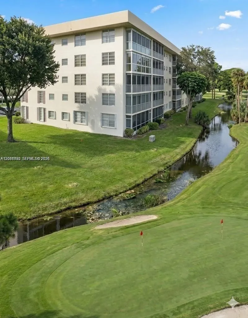3051 S Palm Aire Dr #102 Pompano Beach, FL 33069