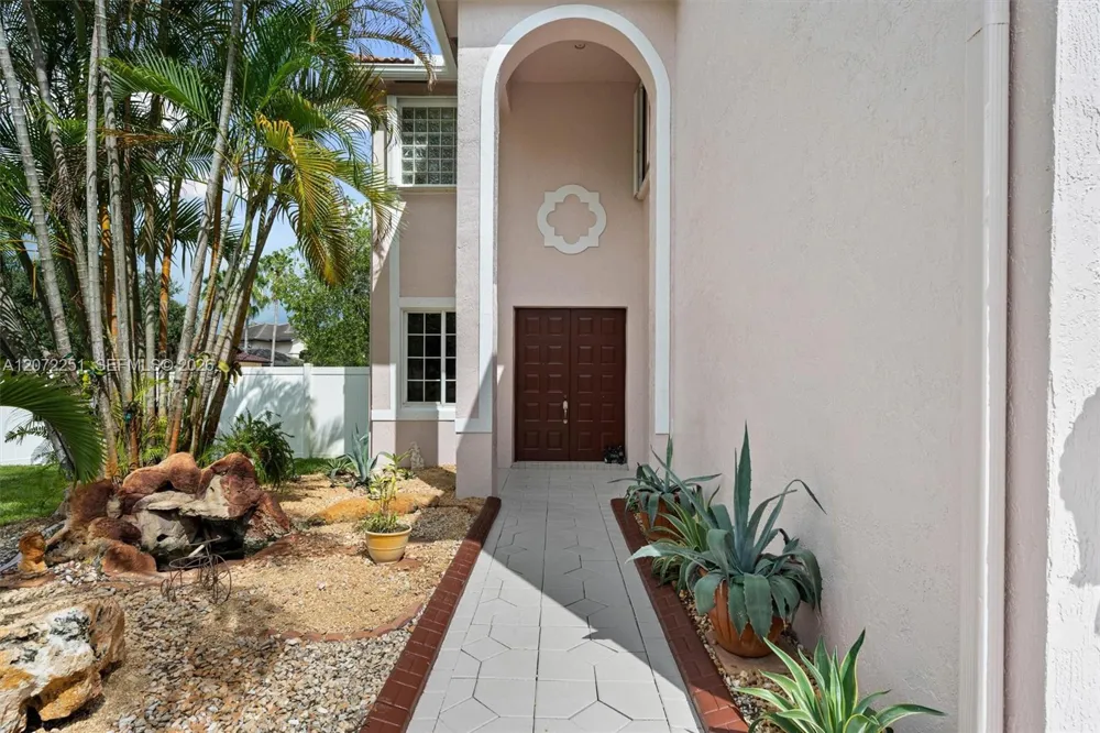 675 SW 159th Ln Pembroke Pines, FL 33027