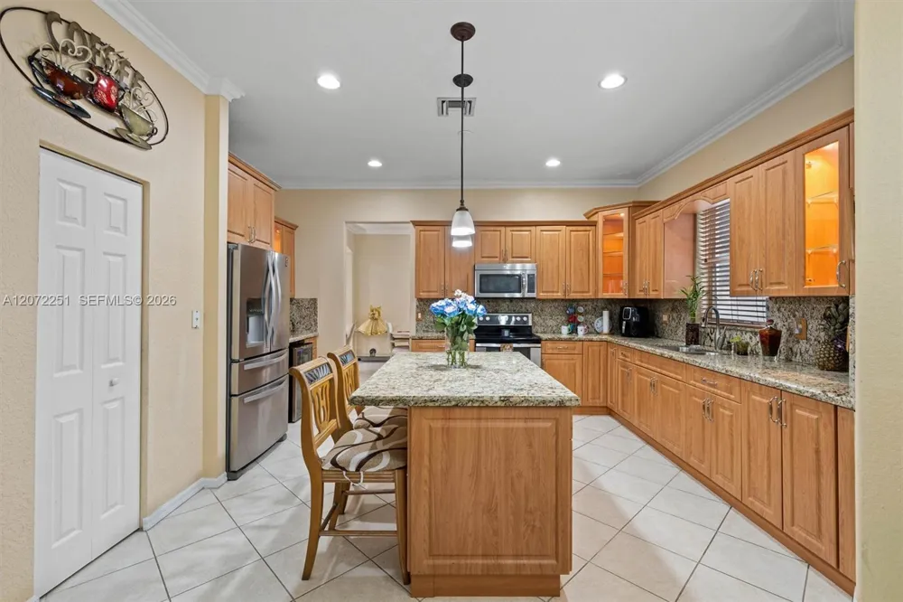 675 SW 159th Ln Pembroke Pines, FL 33027
