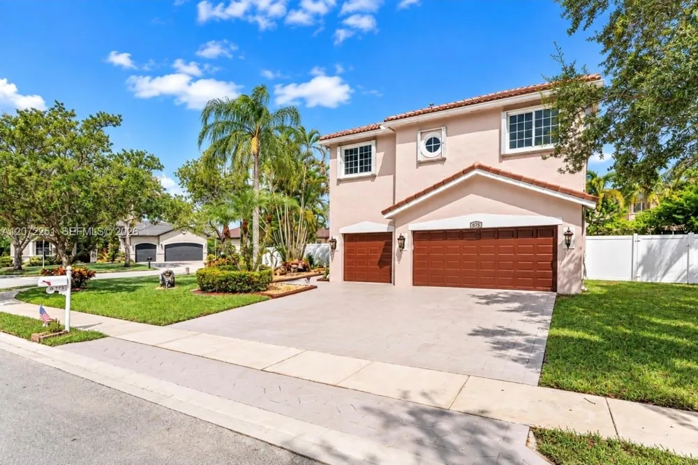675 SW 159th Ln Pembroke Pines, FL 33027