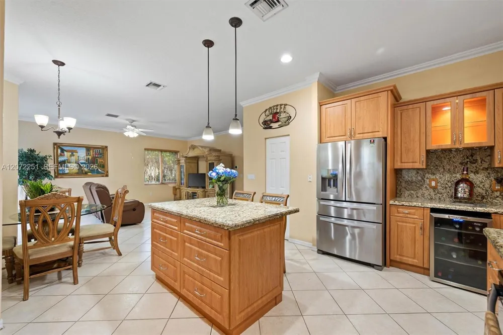 675 SW 159th Ln Pembroke Pines, FL 33027