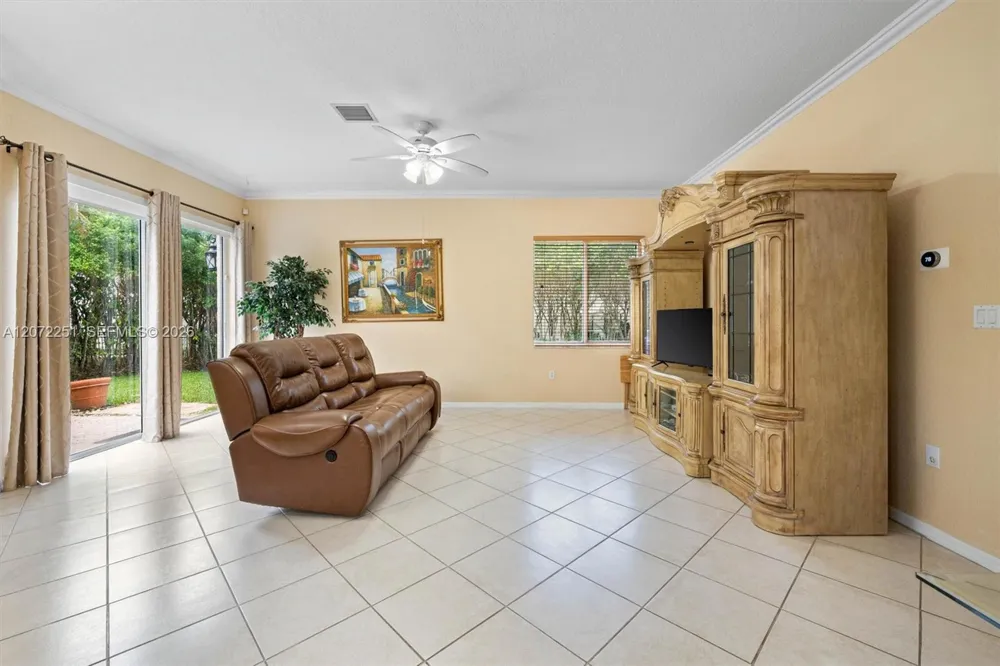 675 SW 159th Ln Pembroke Pines, FL 33027