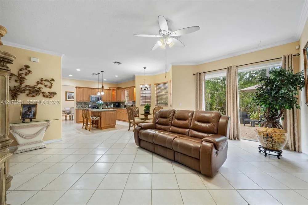 675 SW 159th Ln Pembroke Pines, FL 33027