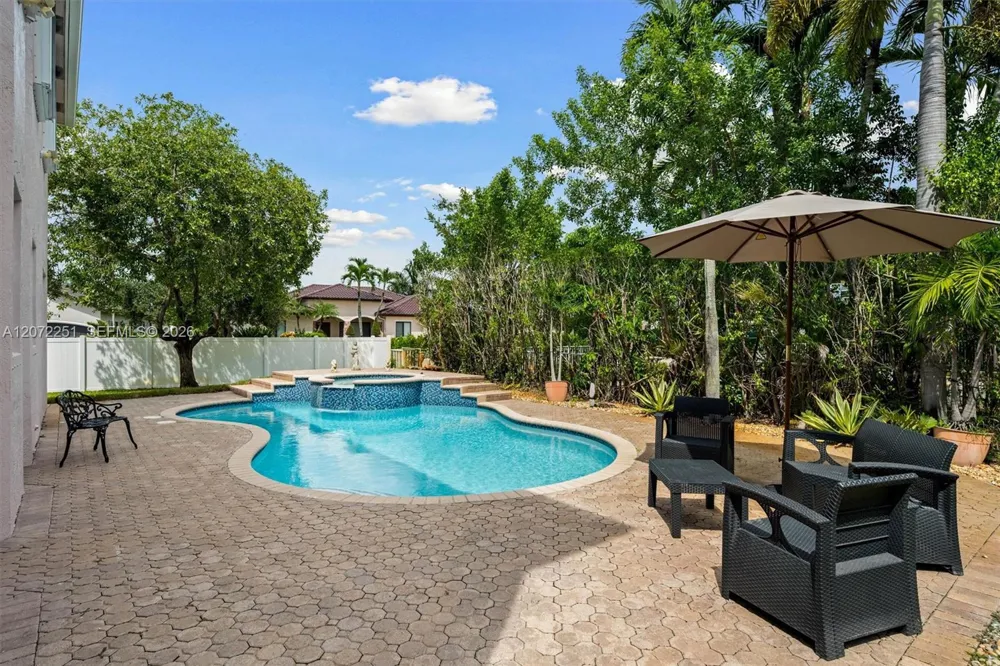 675 SW 159th Ln Pembroke Pines, FL 33027