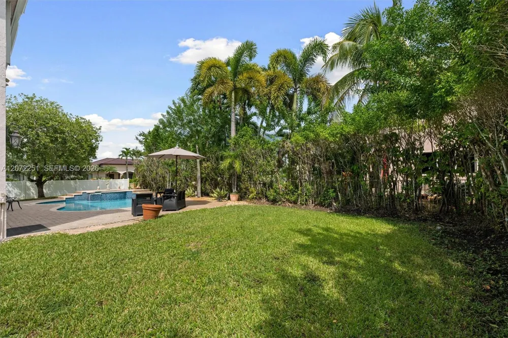 675 SW 159th Ln Pembroke Pines, FL 33027