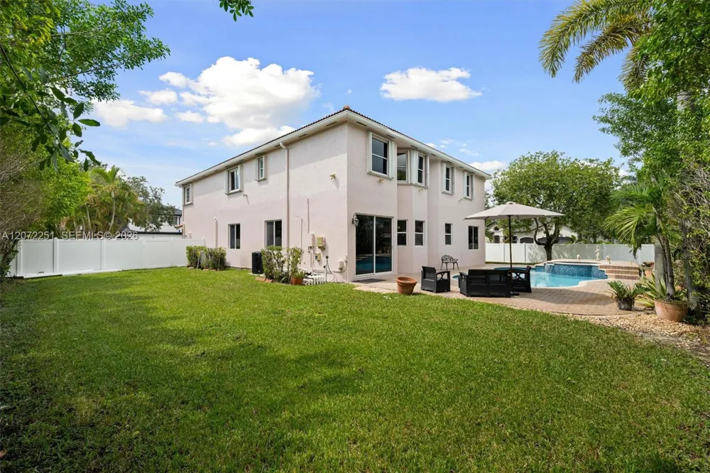 675 SW 159th Ln Pembroke Pines, FL 33027