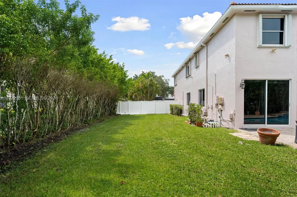 675 SW 159th Ln Pembroke Pines, FL 33027