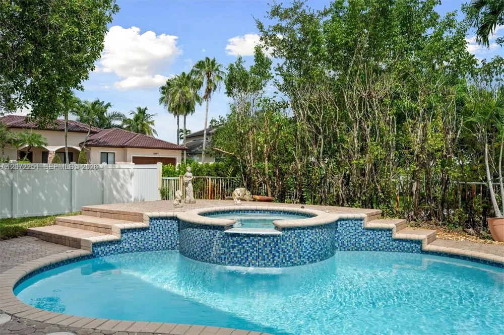 675 SW 159th Ln Pembroke Pines, FL 33027