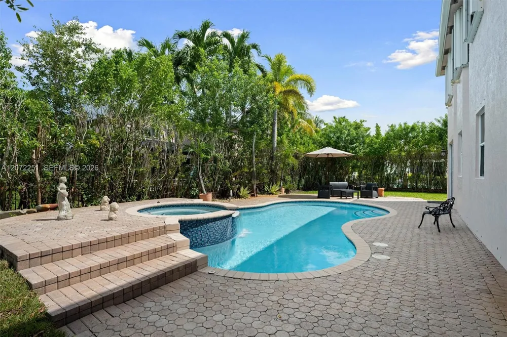 675 SW 159th Ln Pembroke Pines, FL 33027