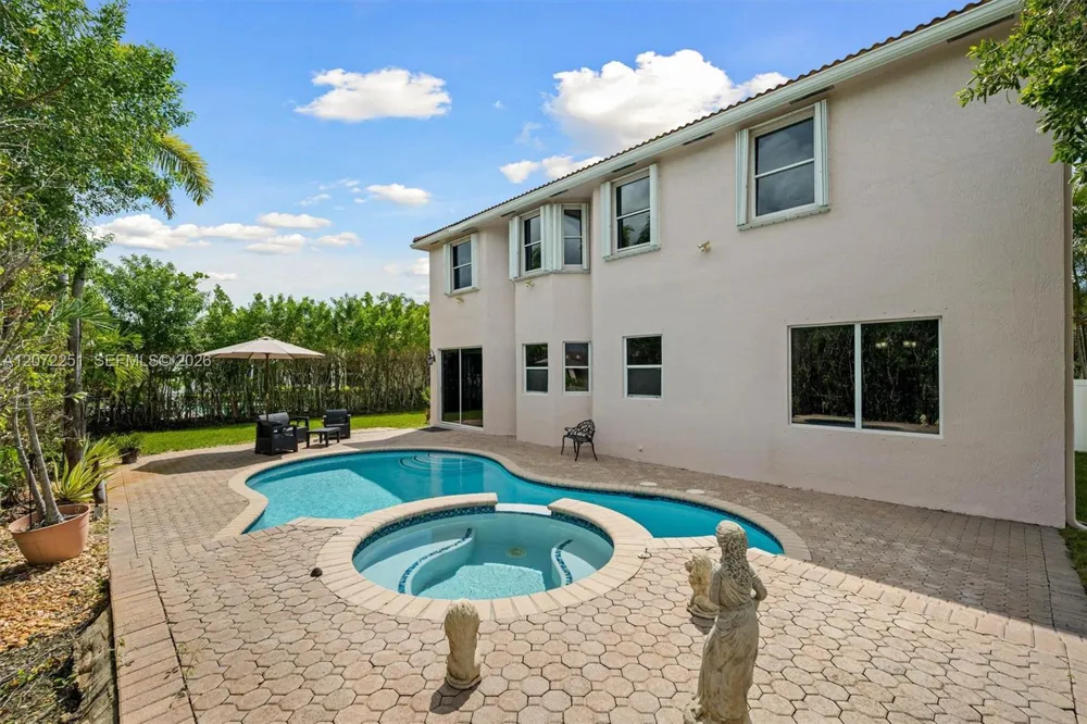 675 SW 159th Ln Pembroke Pines, FL 33027