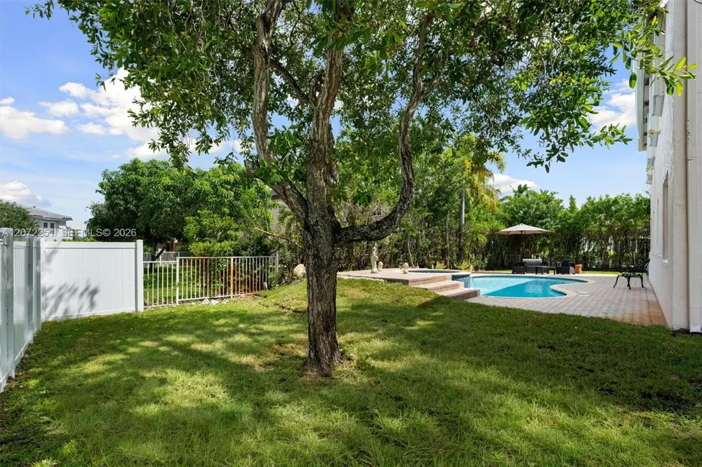 675 SW 159th Ln Pembroke Pines, FL 33027