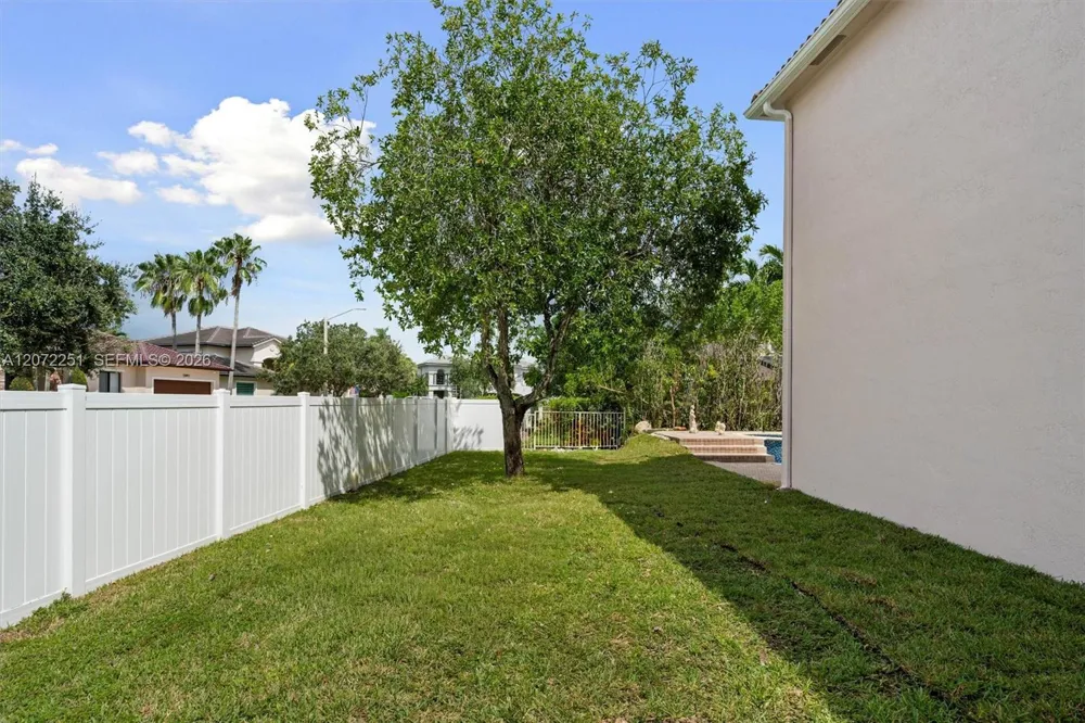 675 SW 159th Ln Pembroke Pines, FL 33027