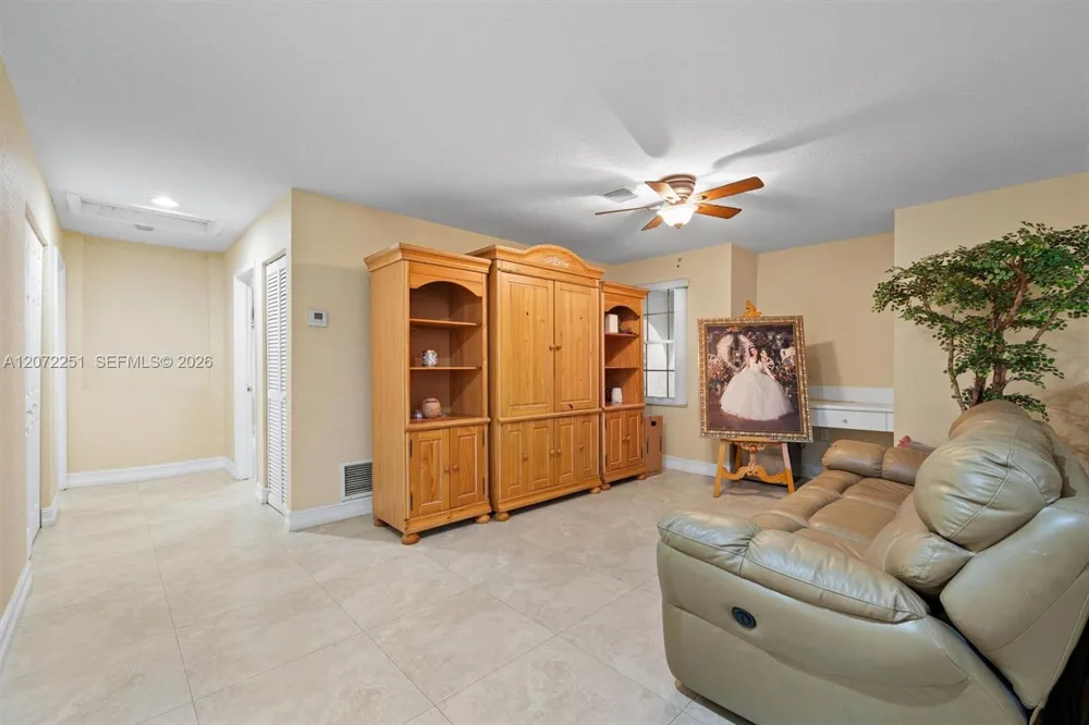 675 SW 159th Ln Pembroke Pines, FL 33027