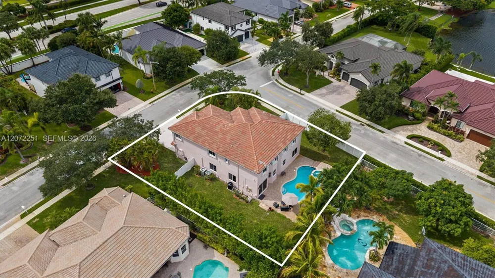 675 SW 159th Ln Pembroke Pines, FL 33027