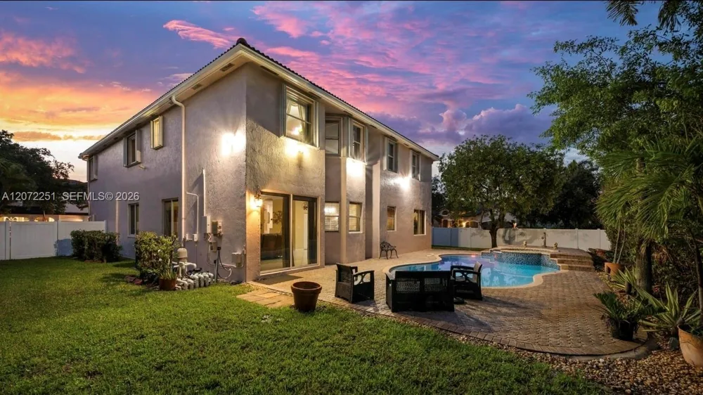 675 SW 159th Ln Pembroke Pines, FL 33027