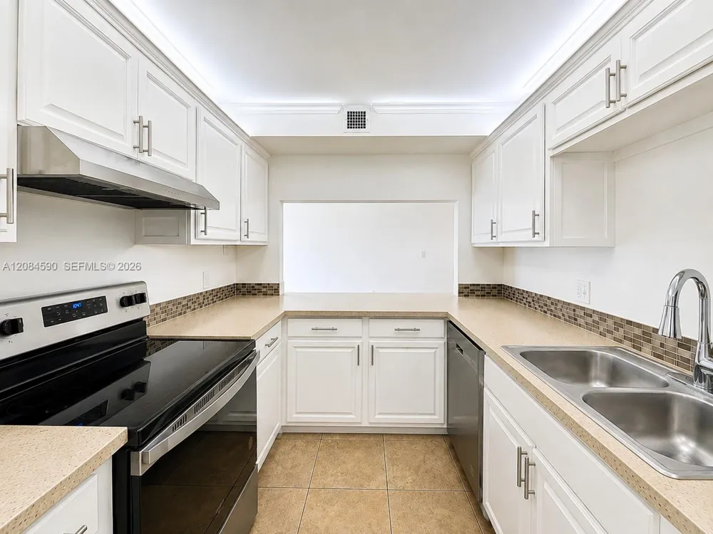 9430 Live Oak Pl #108 Davie, FL 33324