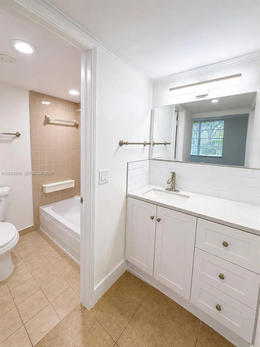 9430 Live Oak Pl #108 Davie, FL 33324