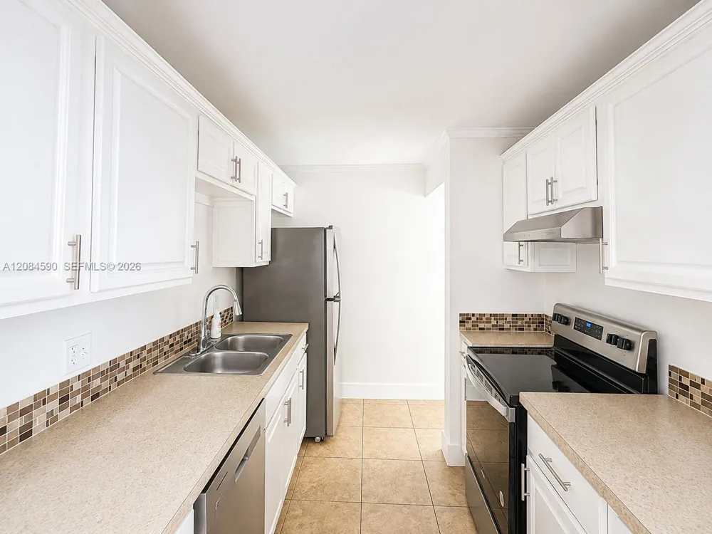 9430 Live Oak Pl #108 Davie, FL 33324