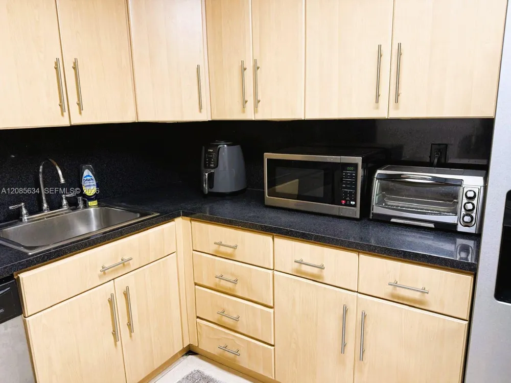 2450 NE 135th St #502 North Miami, FL 33181