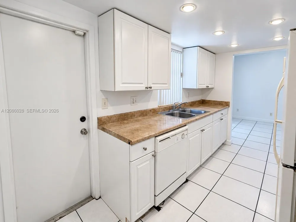 7804 NW 73rd Ter Tamarac, FL 33321