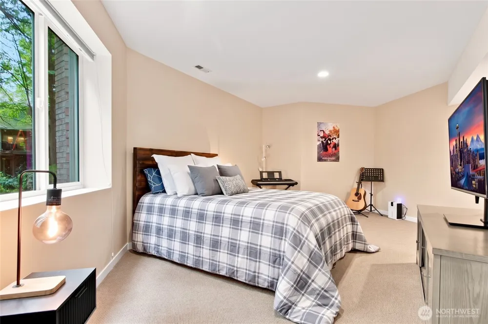 4856 167th Avenue SE Bellevue, WA 98006
