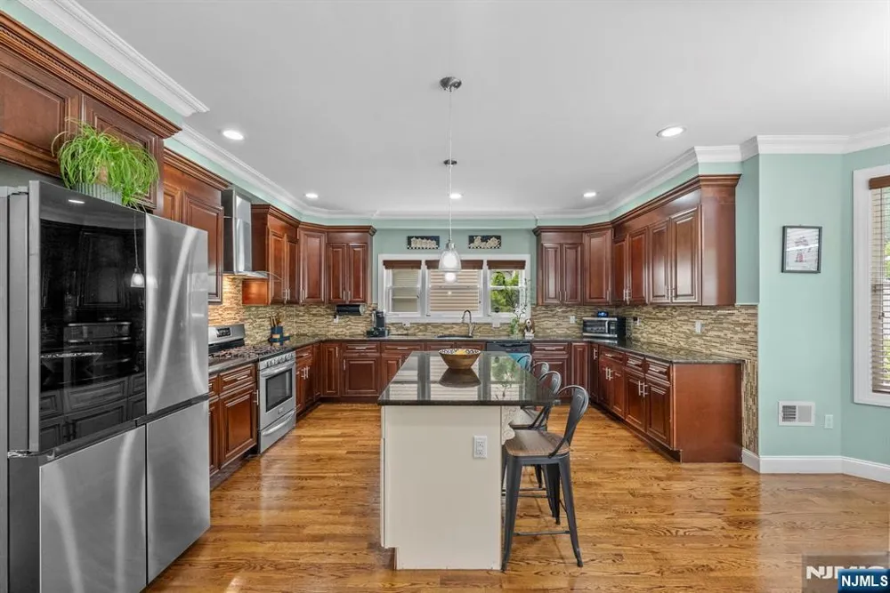 39 Paterson Avenue Clifton, NJ 07014