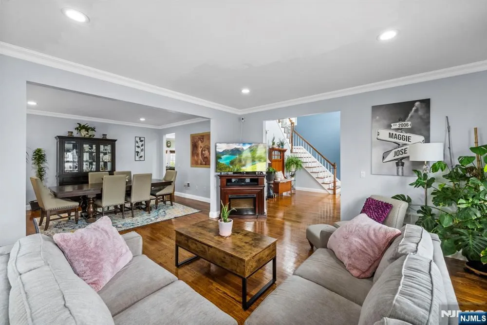 39 Paterson Avenue Clifton, NJ 07014