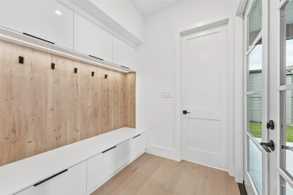 519 W 30th Street Houston, TX 77018