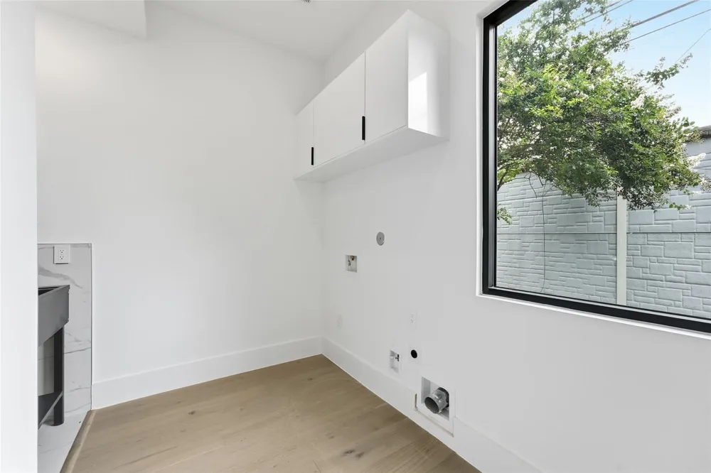 519 W 30th Street Houston, TX 77018