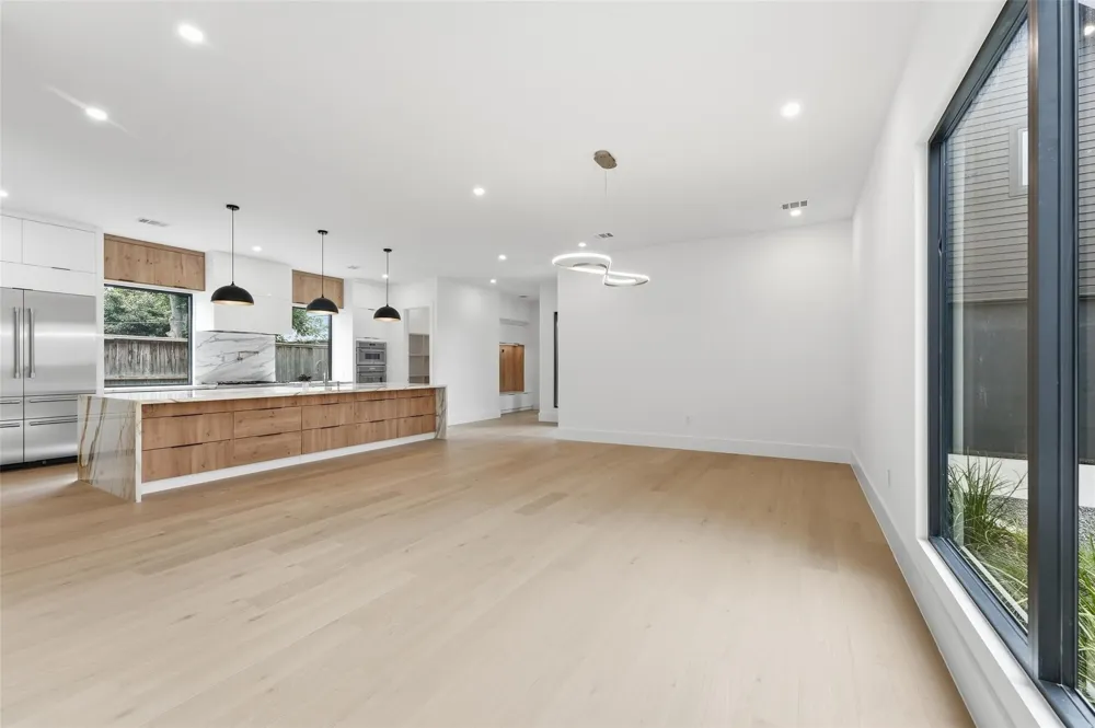 519 W 30th Street Houston, TX 77018