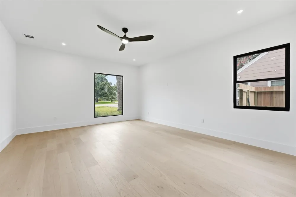 519 W 30th Street Houston, TX 77018