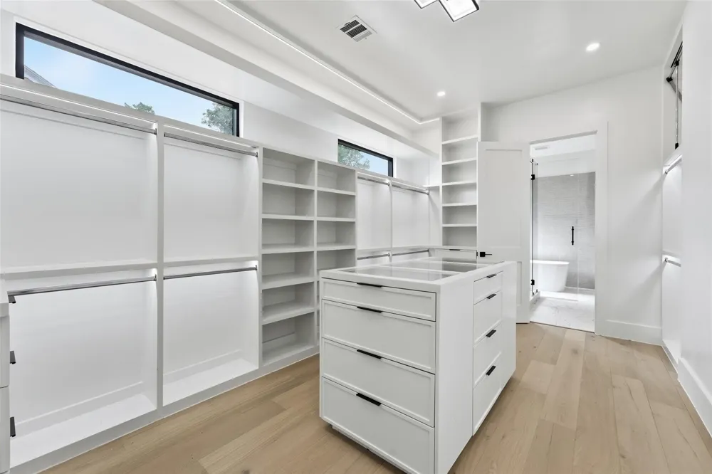 519 W 30th Street Houston, TX 77018