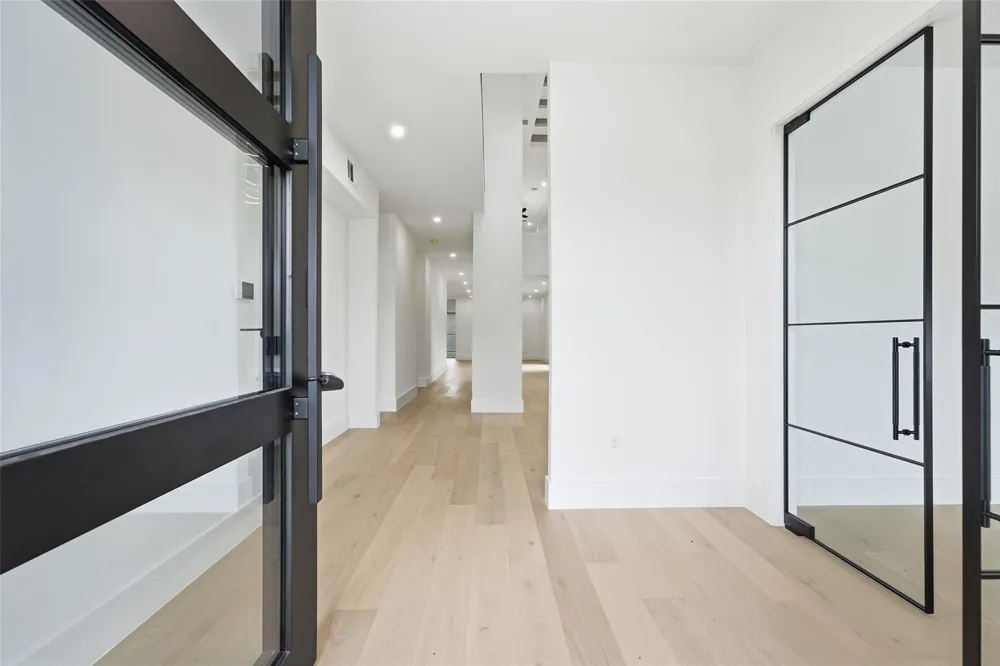 519 W 30th Street Houston, TX 77018