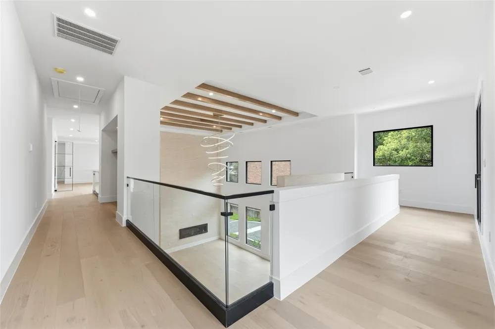 519 W 30th Street Houston, TX 77018