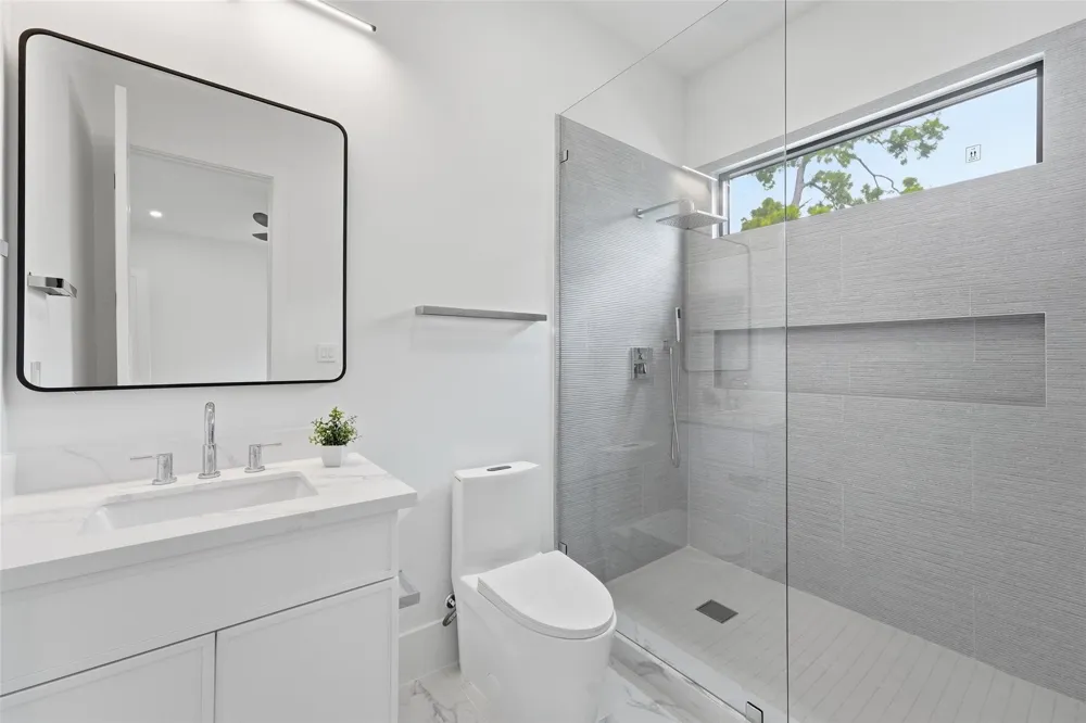 519 W 30th Street Houston, TX 77018
