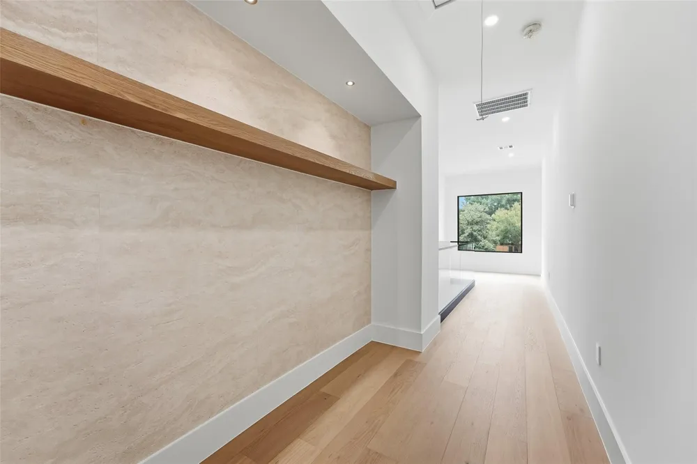 519 W 30th Street Houston, TX 77018