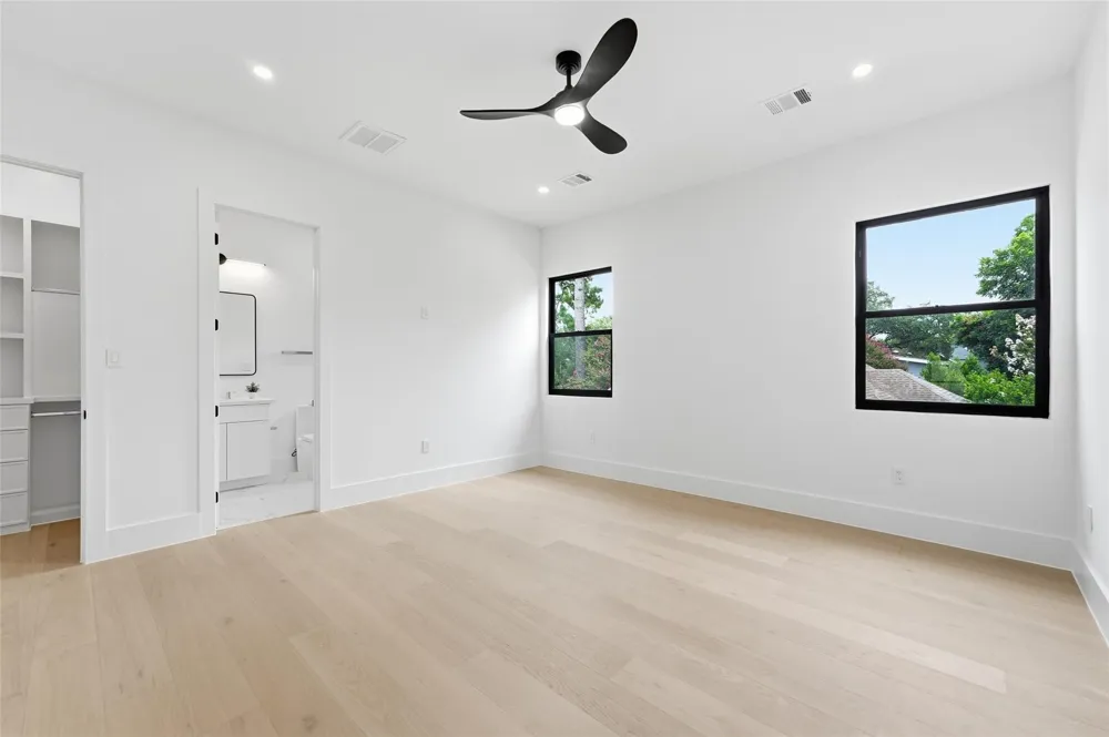 519 W 30th Street Houston, TX 77018