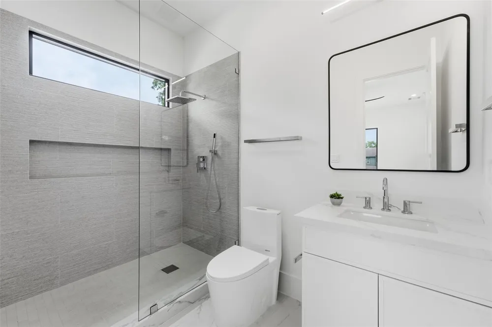 519 W 30th Street Houston, TX 77018