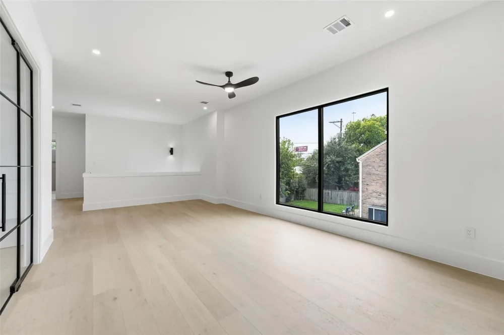 519 W 30th Street Houston, TX 77018