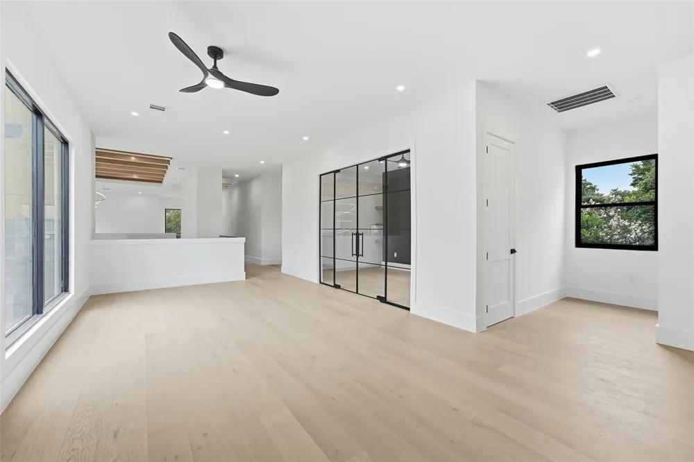 519 W 30th Street Houston, TX 77018