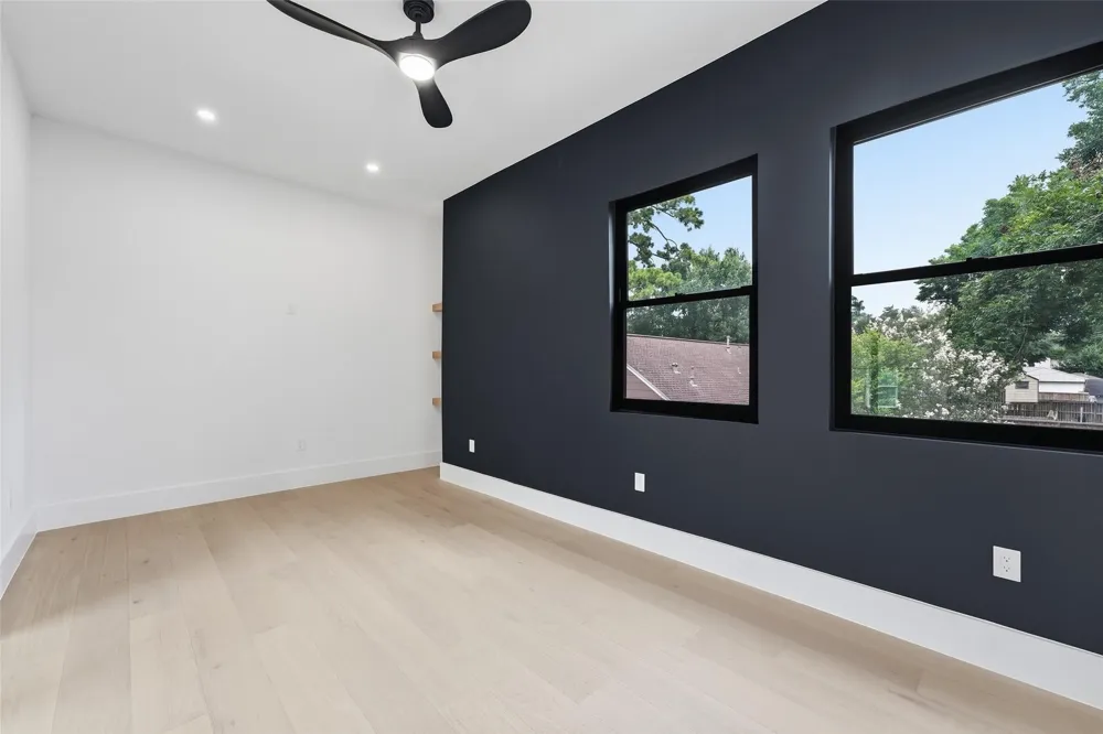 519 W 30th Street Houston, TX 77018