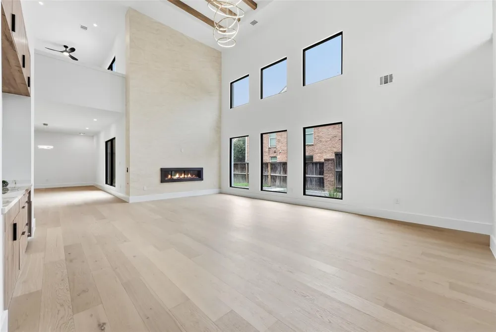 519 W 30th Street Houston, TX 77018