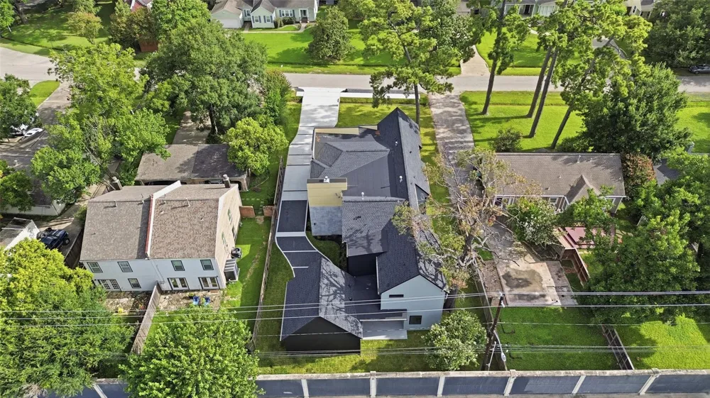 519 W 30th Street Houston, TX 77018