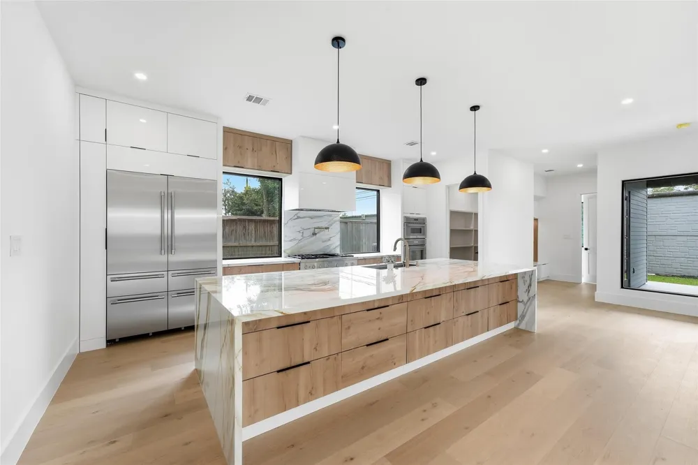 519 W 30th Street Houston, TX 77018