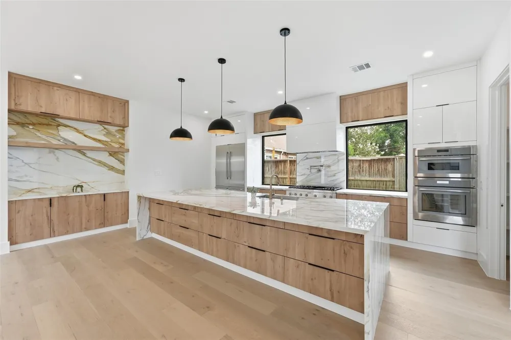519 W 30th Street Houston, TX 77018