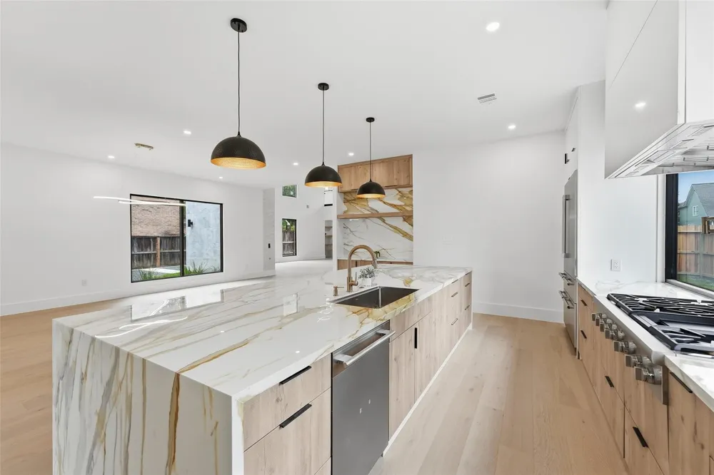 519 W 30th Street Houston, TX 77018