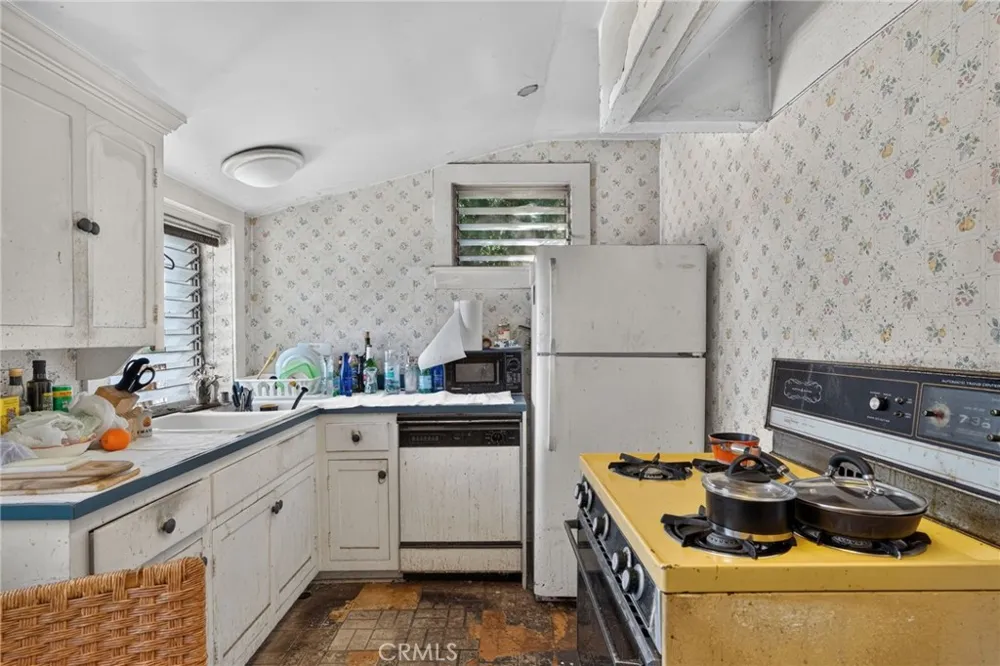 119 S Adams Glendale, CA 91205