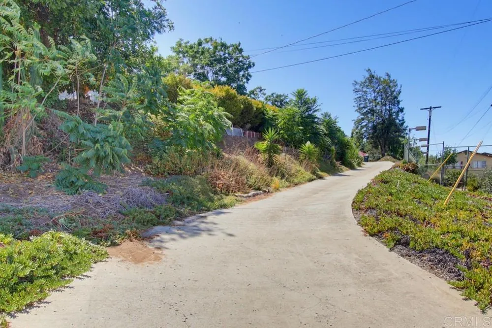 12435 Rockcrest Road Lakeside, CA 92040