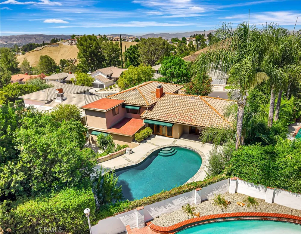 22548 Waterbury Woodland Hills, CA 91364