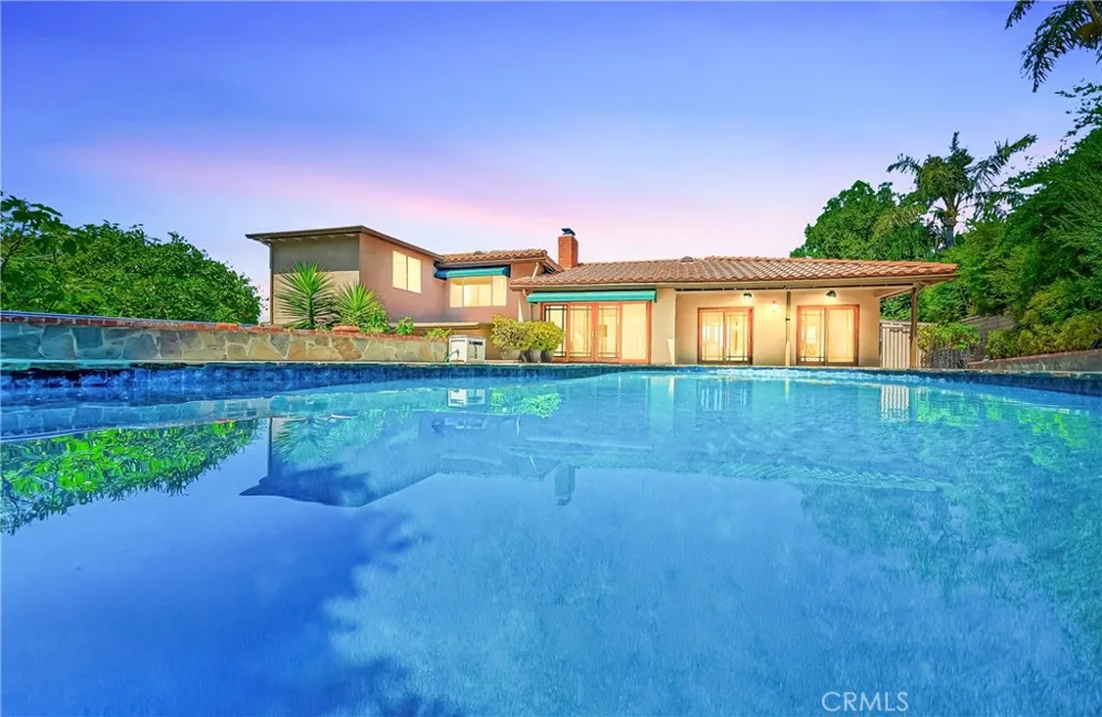 22548 Waterbury Woodland Hills, CA 91364